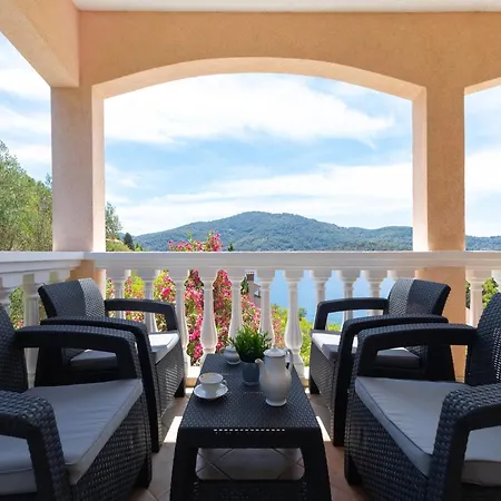 Diana - Two Bedroom With Terrace And Sea View Otocic Osjak